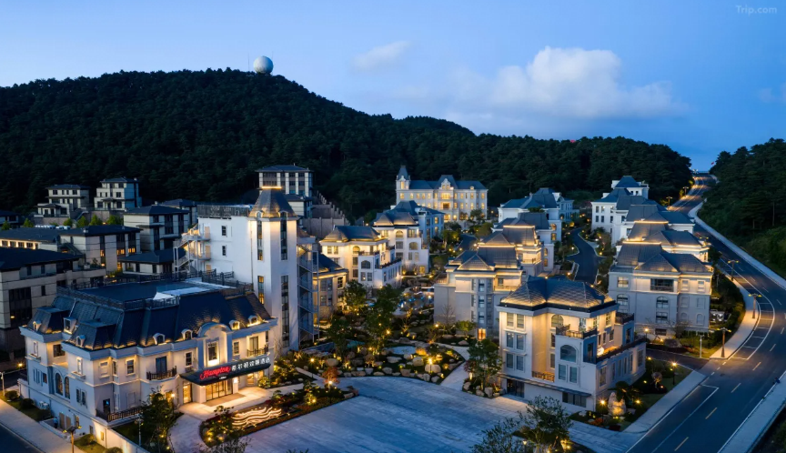 九江庐山风景区仰天坪希尔顿欢朋酒店